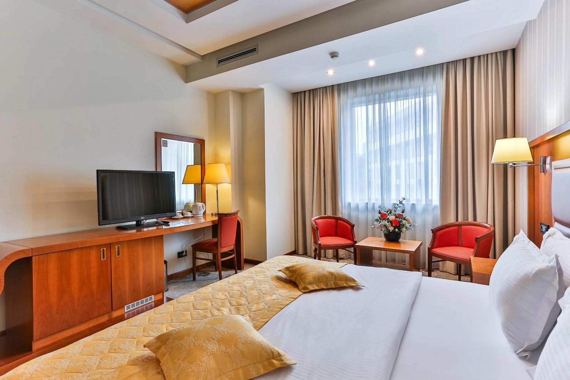 Kings Park Hotel Podgorica Esterno foto