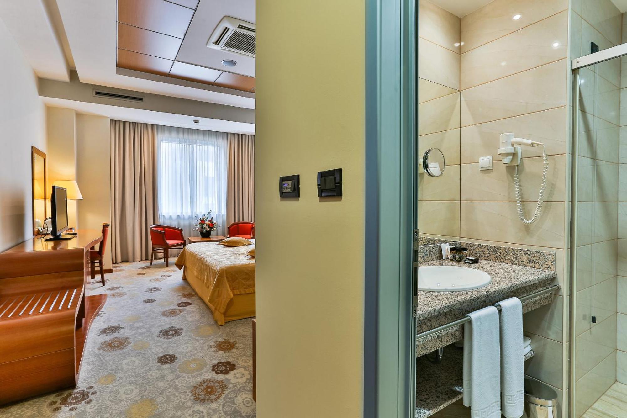 Kings Park Hotel Podgorica Esterno foto