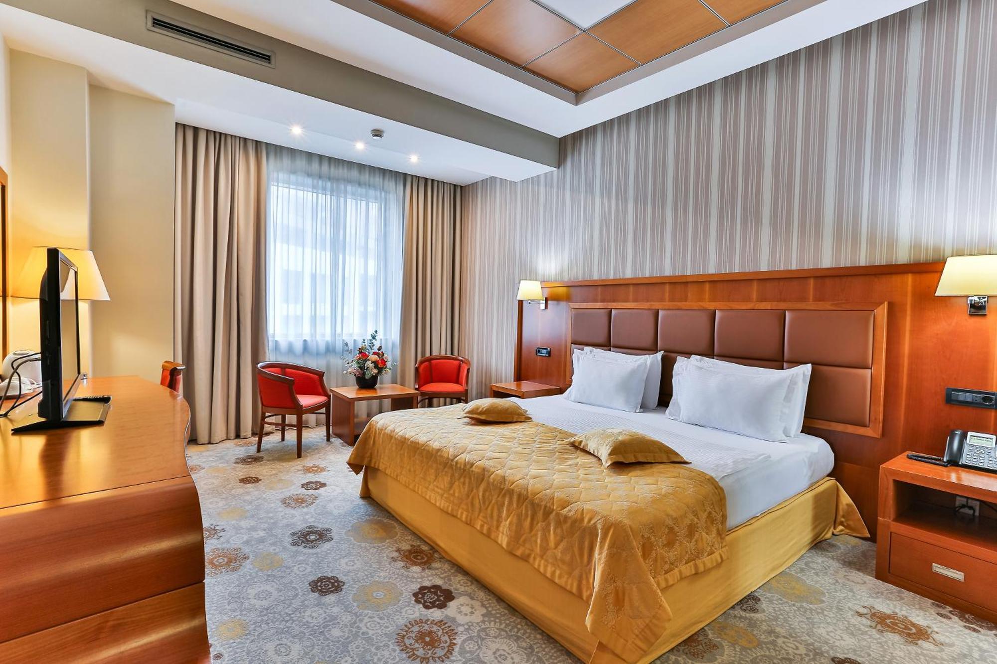 Kings Park Hotel Podgorica Esterno foto