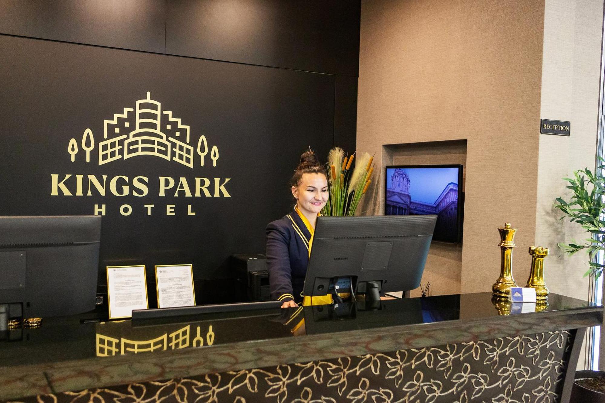 Kings Park Hotel Podgorica Esterno foto