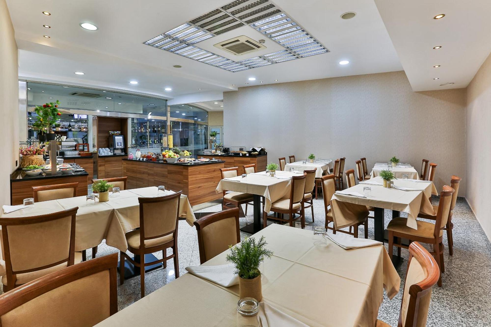 Kings Park Hotel Podgorica Esterno foto