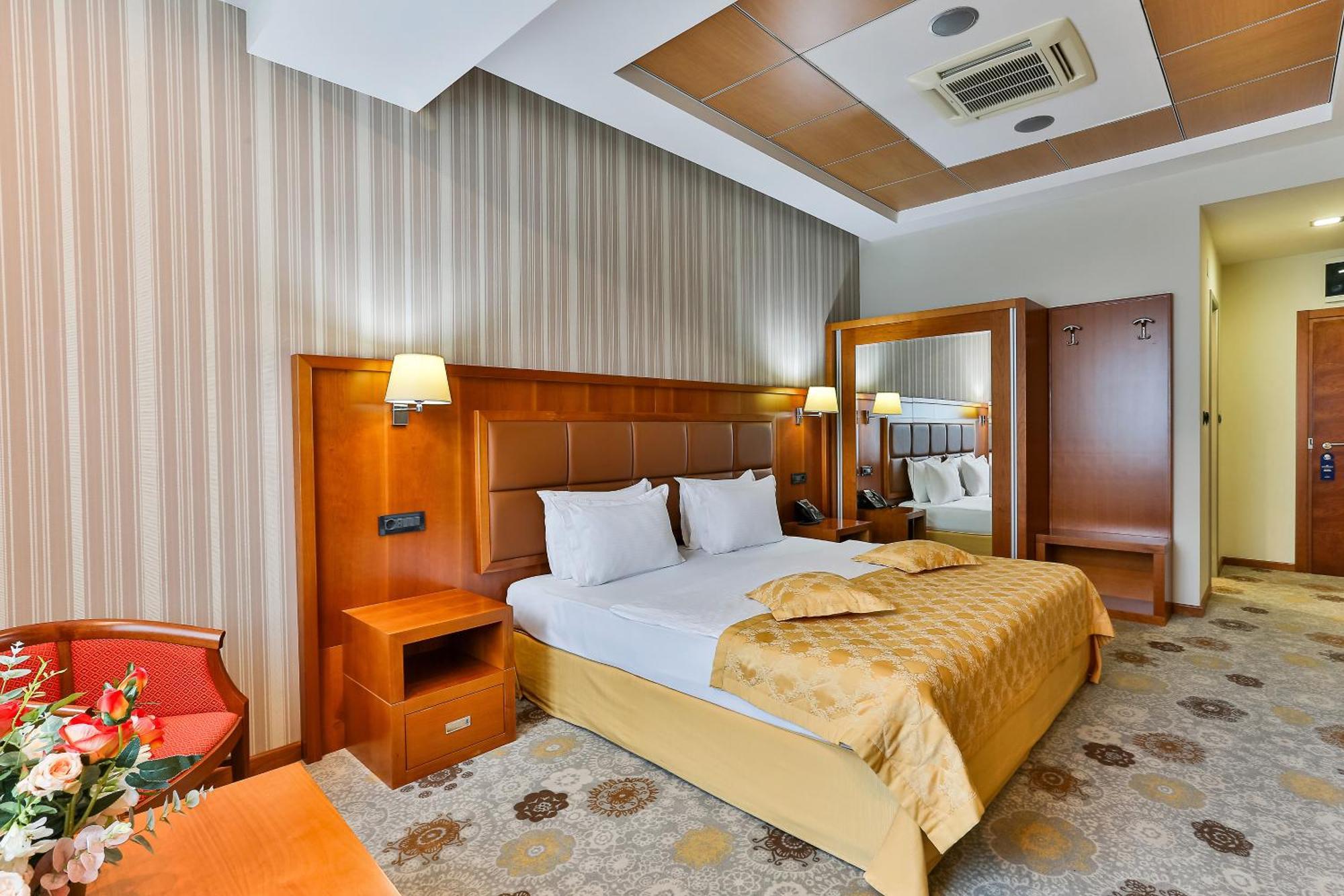 Kings Park Hotel Podgorica Esterno foto