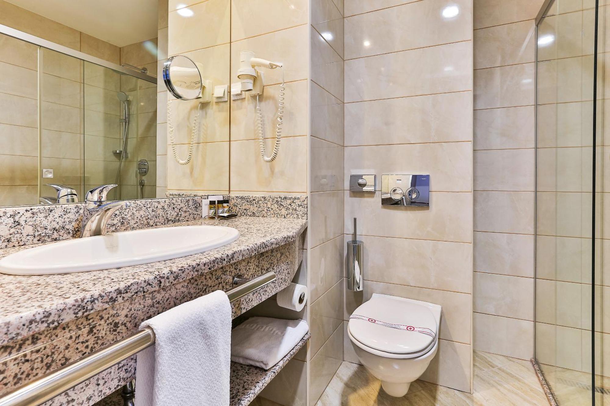 Kings Park Hotel Podgorica Esterno foto