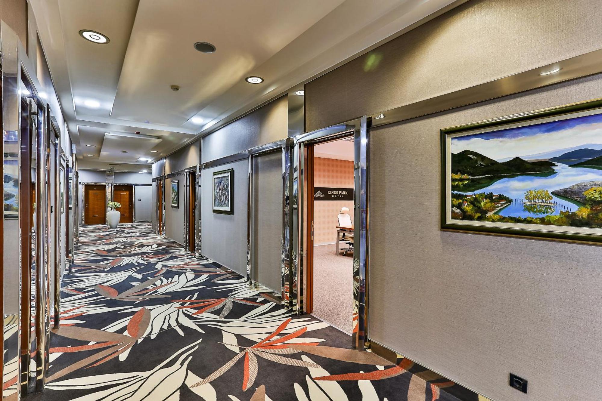 Kings Park Hotel Podgorica Esterno foto