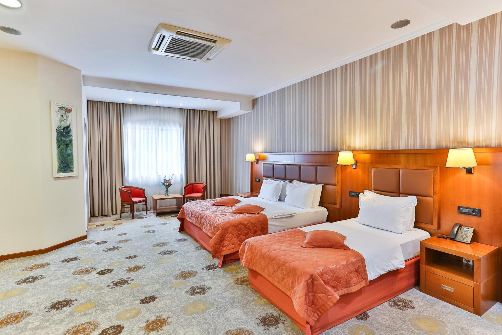 Kings Park Hotel Podgorica Esterno foto